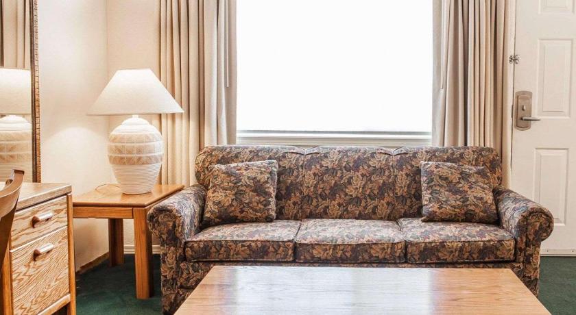 Quality Inn & Suites Bremerton near Naval Shipyard