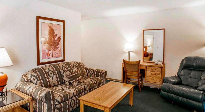 Quality Inn & Suites Bremerton near Naval Shipyard