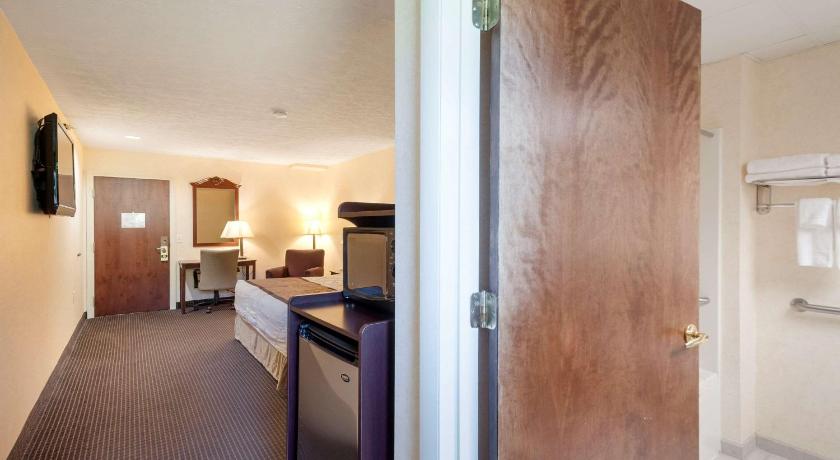 Rodeway Inn & Suites