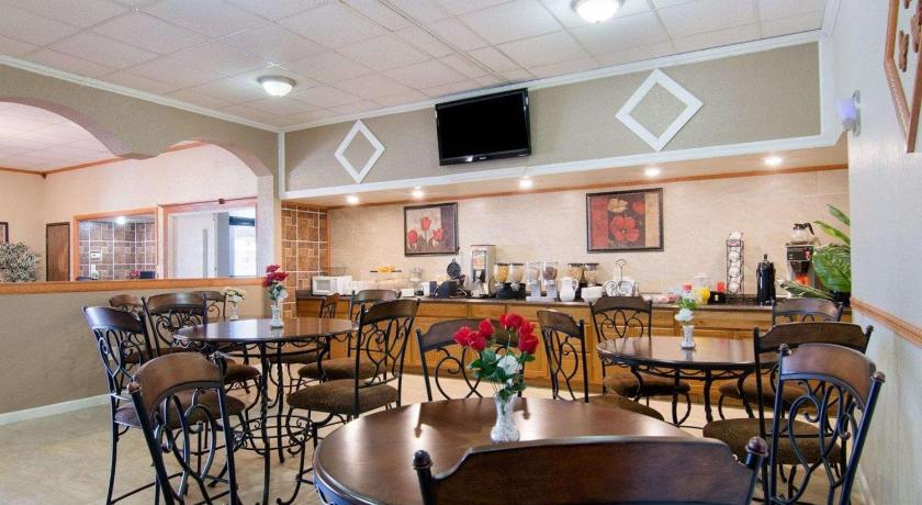 Rodeway Inn & Suites Emporia