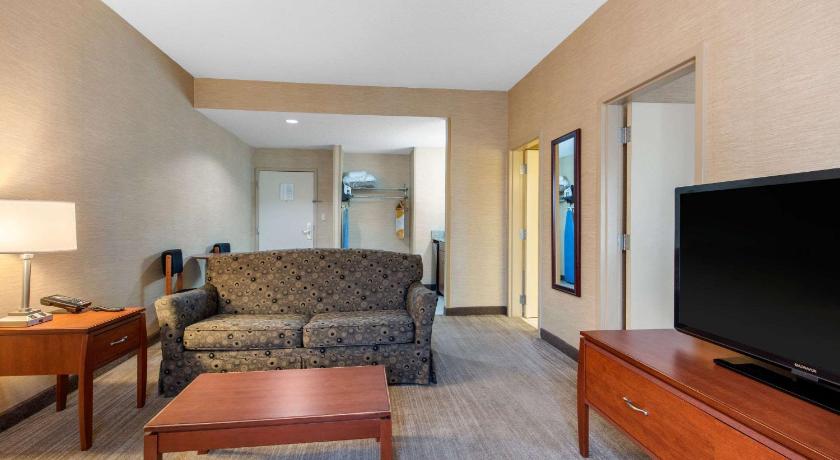 Quality Inn & Suites Benton - Draffenville