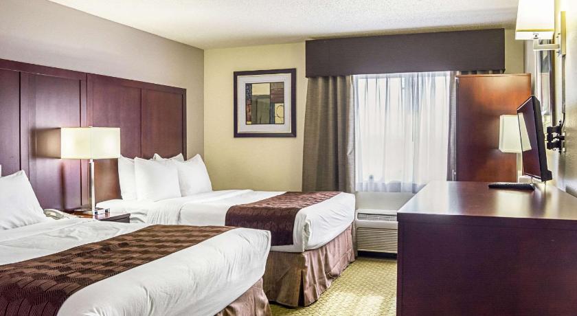 Clarion Inn & Suites Clackamas - Portland