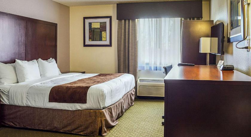 Clarion Inn & Suites Clackamas - Portland