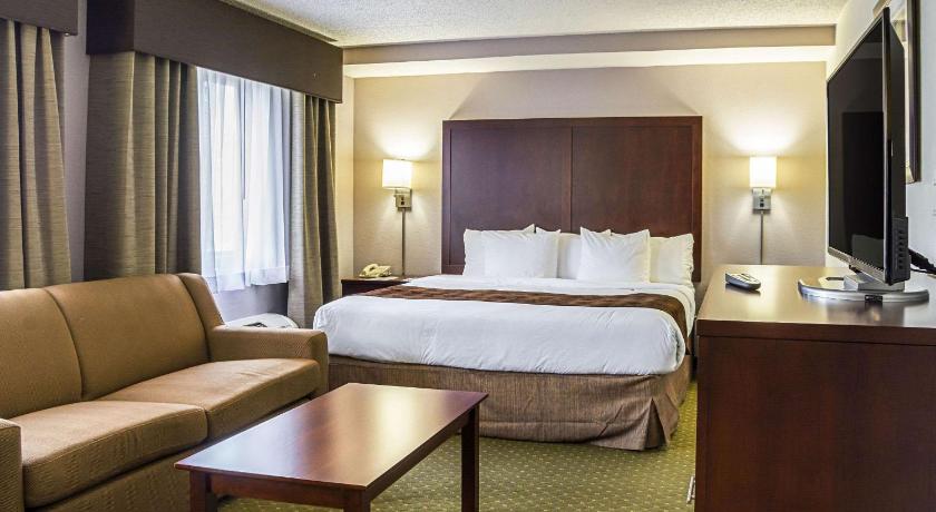 Clarion Inn & Suites Clackamas - Portland