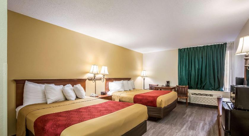 Econo Lodge Inn & Suites