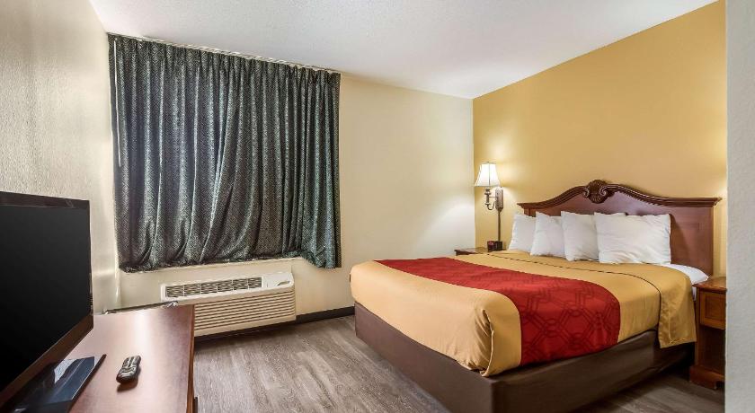 Econo Lodge Inn & Suites