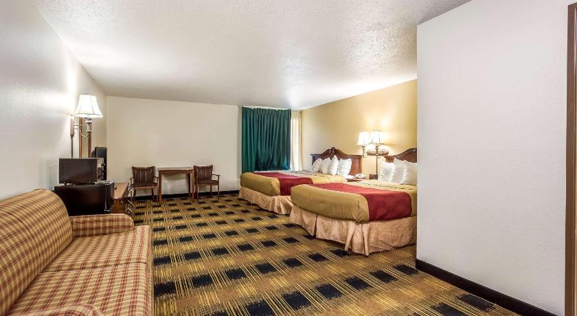 Econo Lodge Inn & Suites