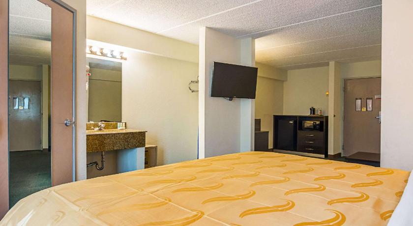 Quality Suites Atlanta Airport East