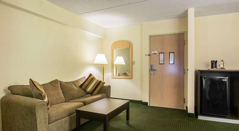 Quality Suites Atlanta Airport East