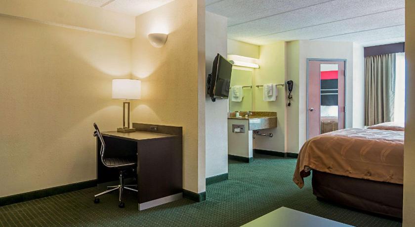 Quality Suites Atlanta Airport East