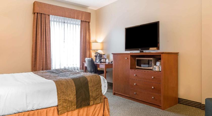 Quality Inn and Suites Hawkesbury