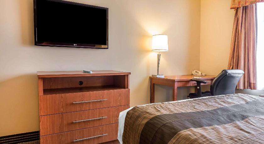 Quality Inn and Suites Hawkesbury