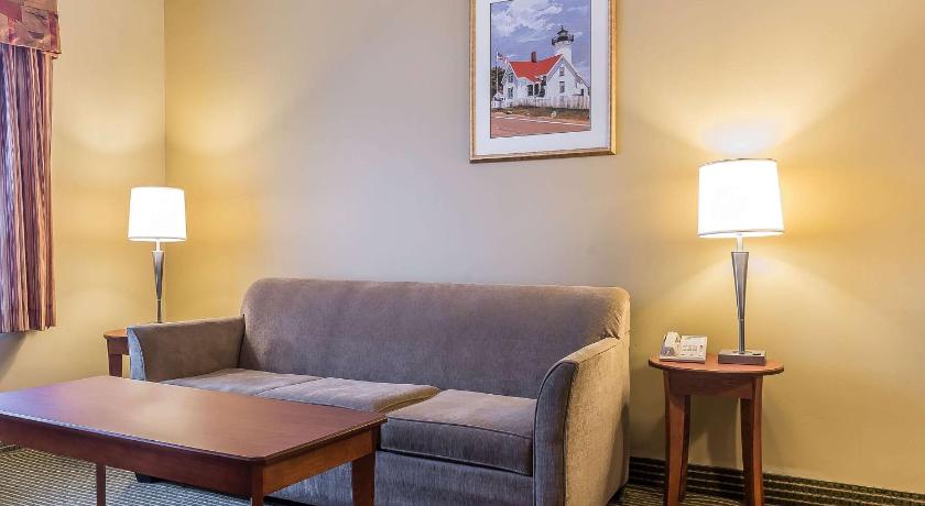 Quality Inn and Suites Hawkesbury