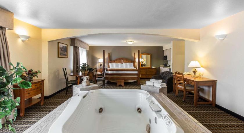 Quality Inn & Suites Summit County Silverthorne