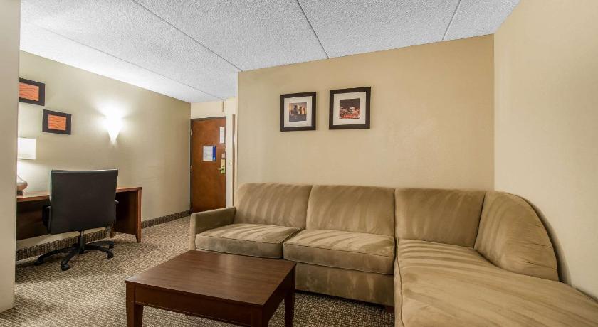Comfort Inn Suites Formerly Comfort Inn Suites Denver 4685