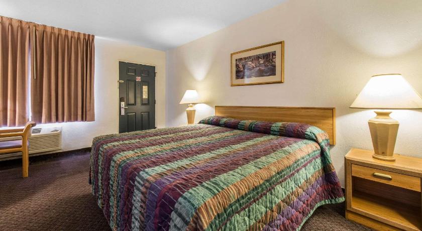 Rodeway Inn & Suites