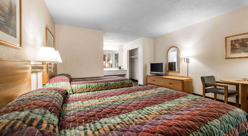 Rodeway Inn & Suites