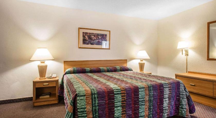 Rodeway Inn & Suites