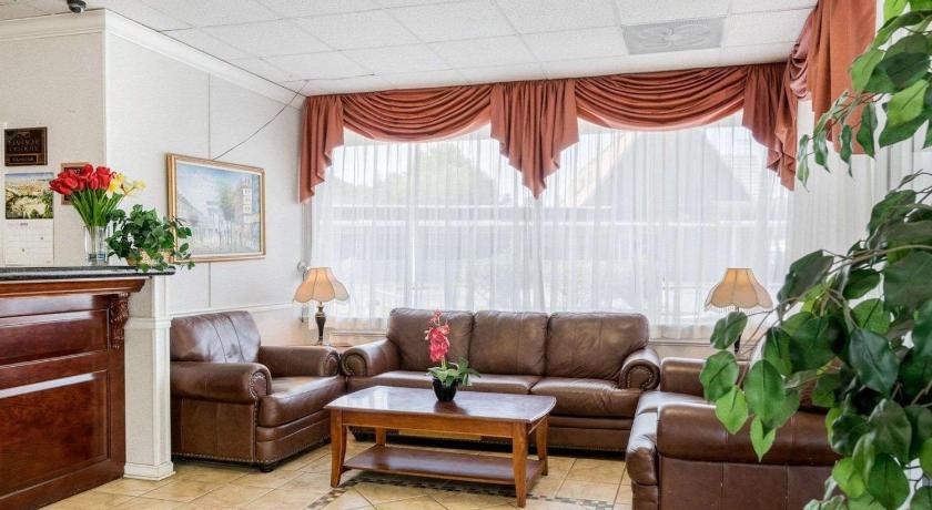 Rodeway Inn Newark - image 8