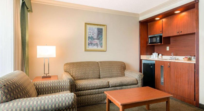 Quality Inn & Suites Tarpon Springs South