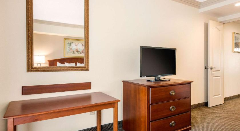 Quality Inn & Suites Tarpon Springs South