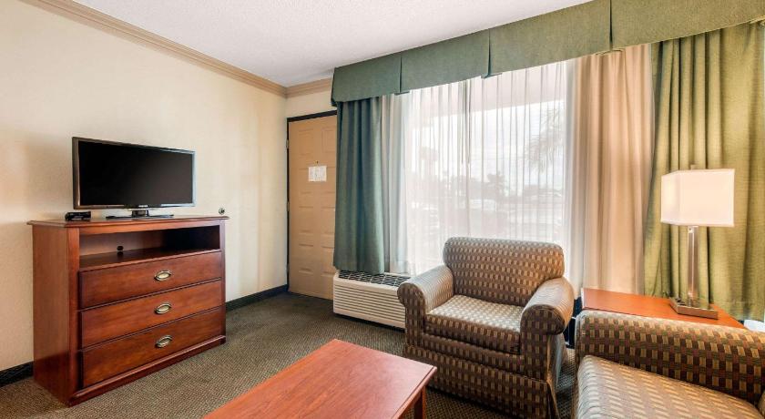 Quality Inn & Suites Tarpon Springs South