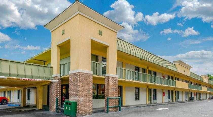 Quality Inn Savannah Historic District photo