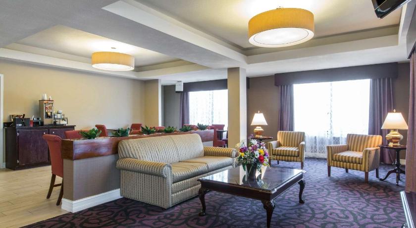 Stockbridge Royal Palms Inn 2-Star Accommodation lobby