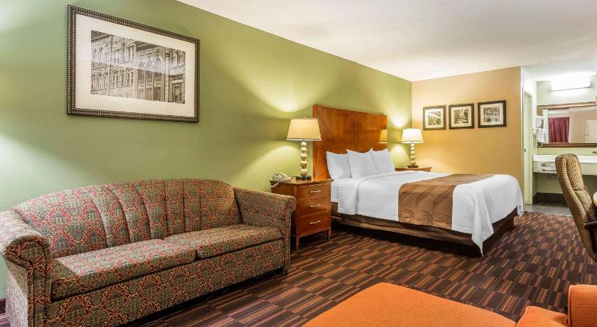 Quality Inn & Suites near Robins Air Force Base