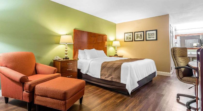 Quality Inn & Suites near Robins Air Force Base