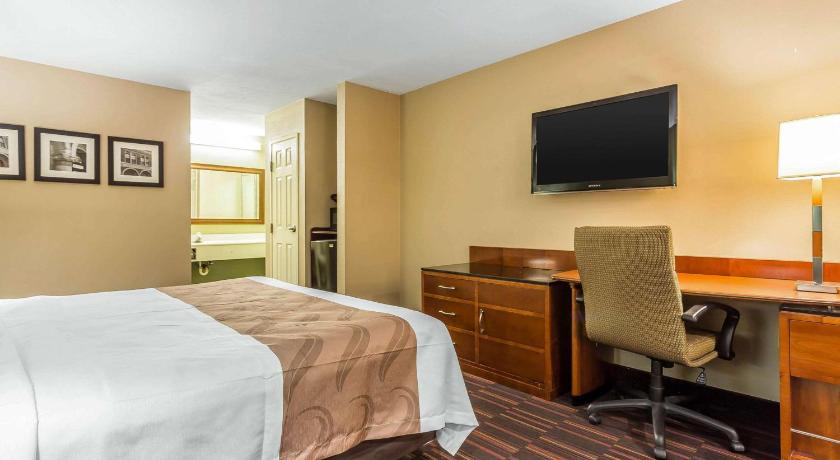 Quality Inn & Suites near Robins Air Force Base