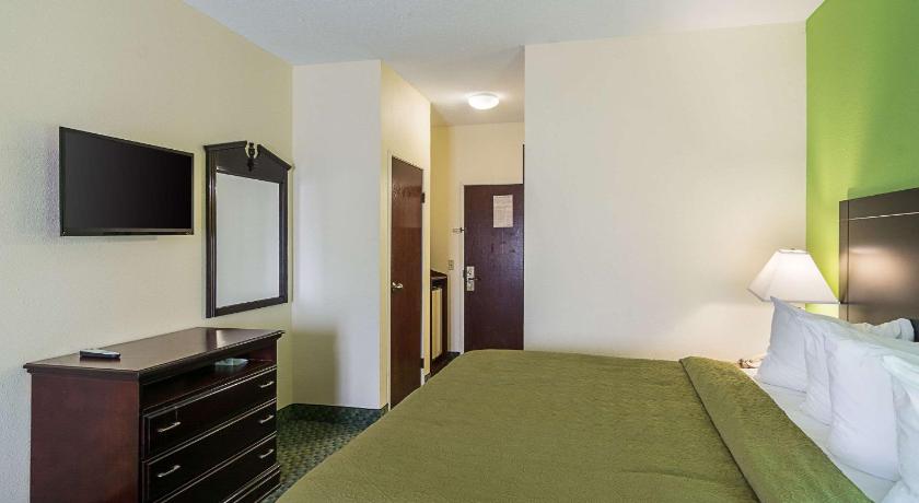 Quality Inn and Suites Harvey Hotel