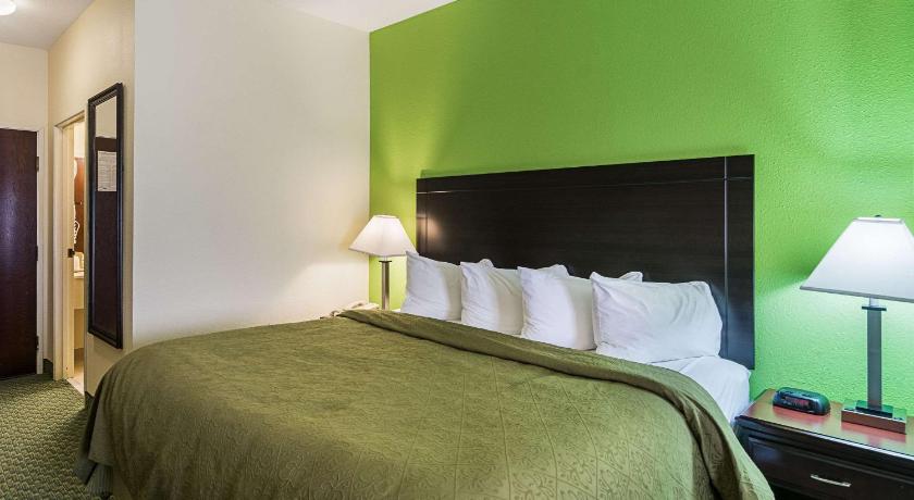 Quality Inn and Suites Harvey Hotel