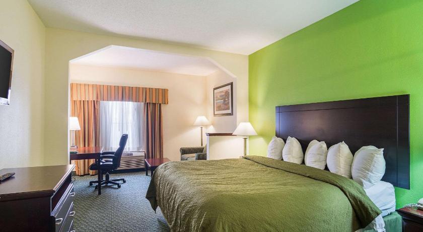 Quality Inn and Suites Harvey Hotel
