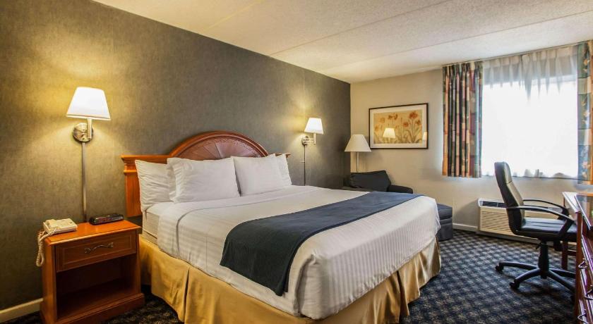 Quality Inn & Suites St Charles -West Chicago