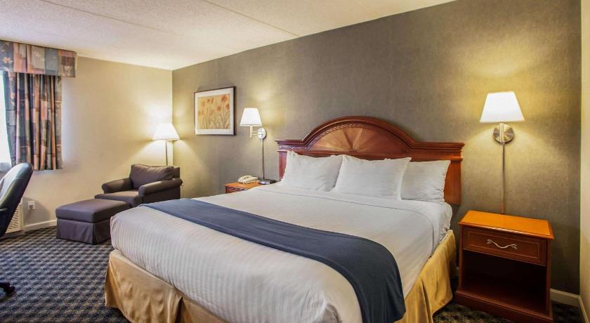 Quality Inn & Suites St Charles -West Chicago