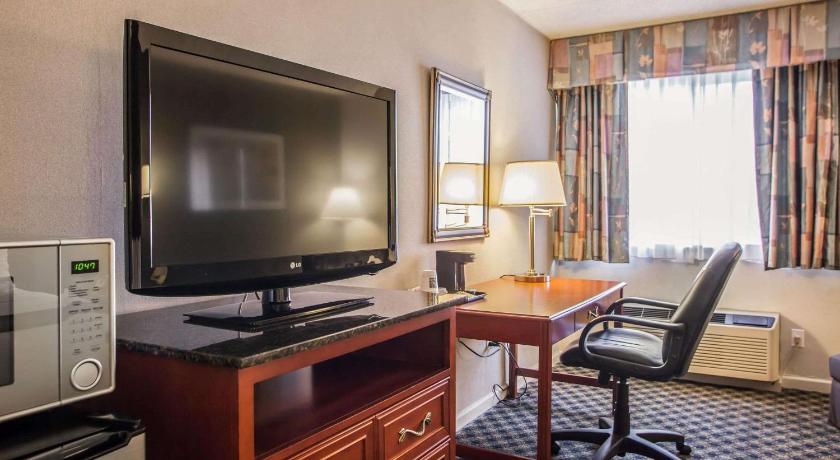 Quality Inn & Suites St Charles -West Chicago