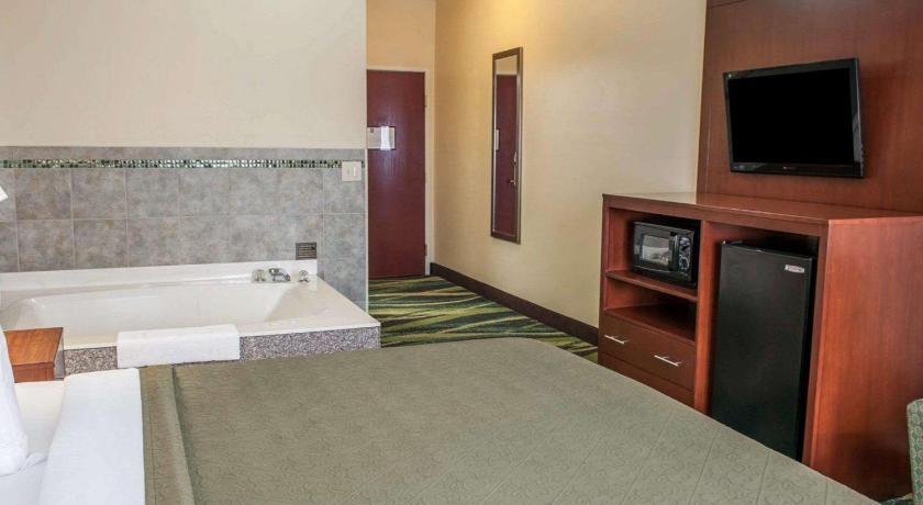 Quality Inn & Suites South Bend Airport