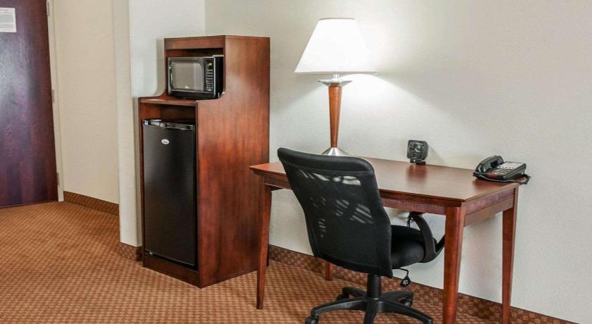 Comfort Suites near Indianapolis Airport