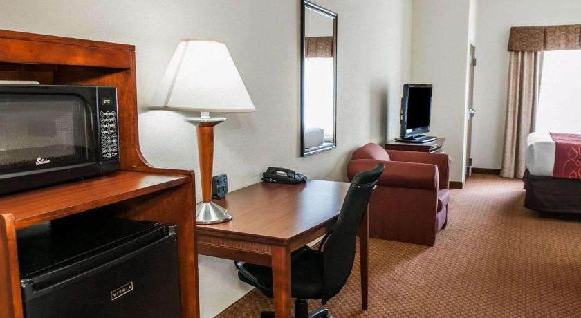 Comfort Suites near Indianapolis Airport