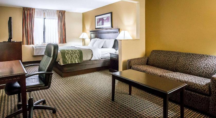 Econo Lodge Inn and Suites Monroe