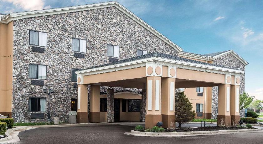 Econo Lodge Inn and Suites Monroe