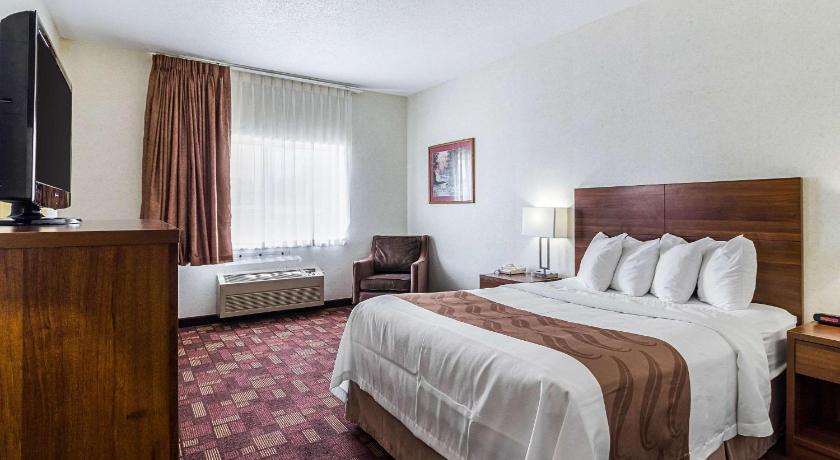 Econo Lodge Luverne I-90 photo