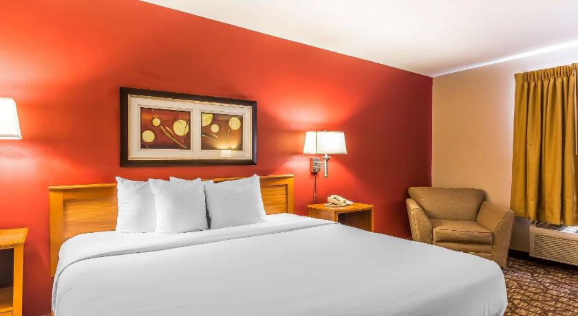 Quality Inn & Suites Chesterfield Village