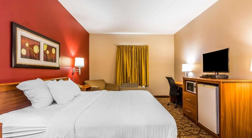 Quality Inn & Suites Chesterfield Village