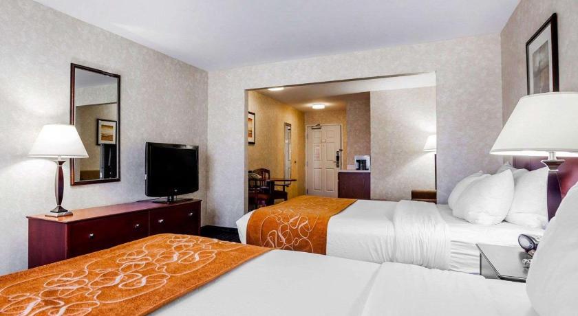 Comfort Suites Independence - Kansas City