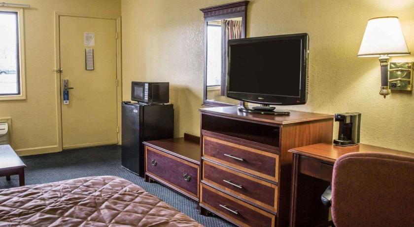 Rodeway Inn and Suites