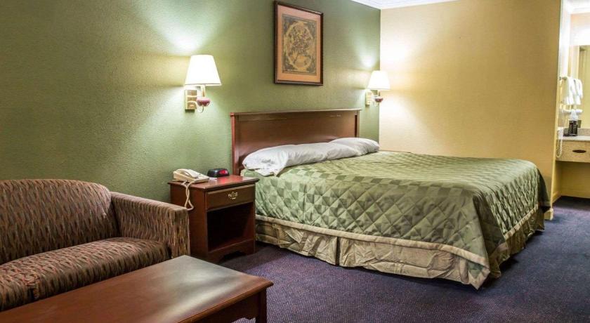 Rodeway Inn and Suites