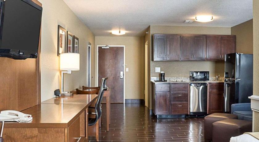 Comfort Suites Hotel Minot