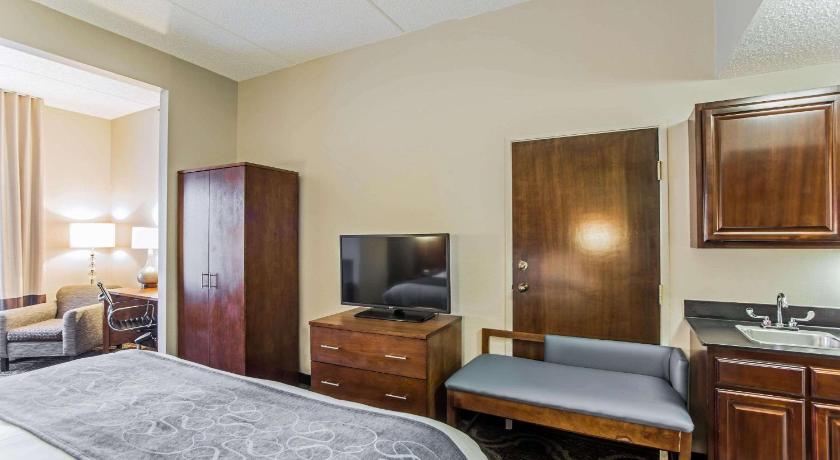 Comfort Suites Pineville - Ballantyne Area